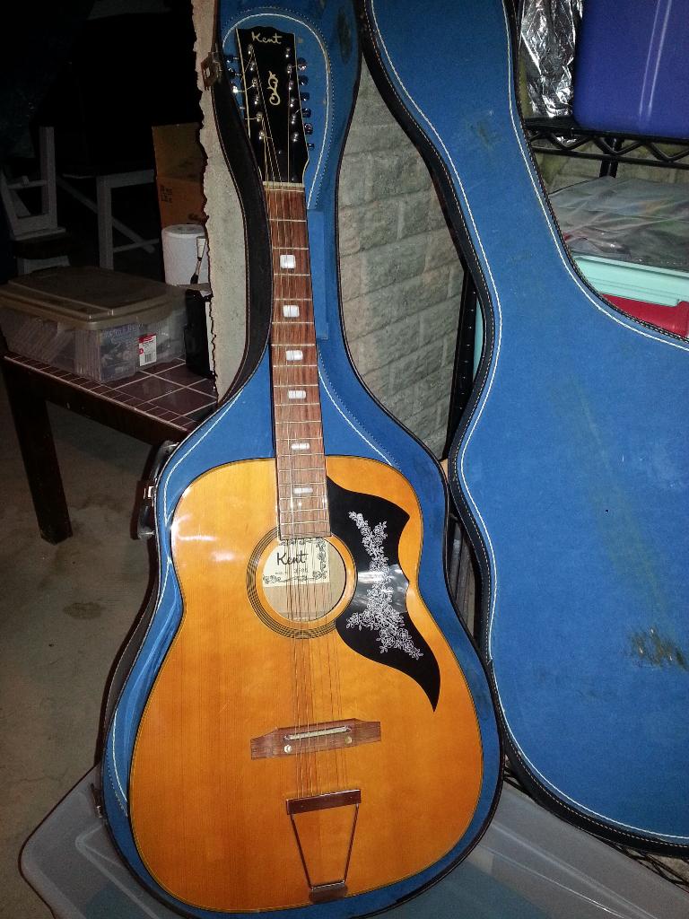 kent 12 string acoustic guitar